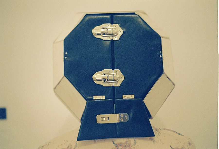 <p>2010<br />
Head Box</p>