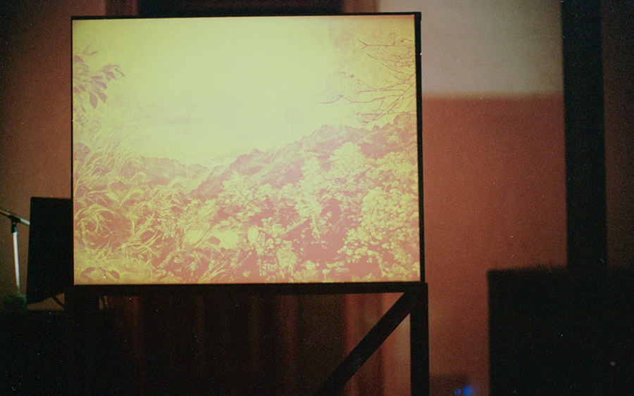 <p>2015<br />
Curatorial:<br />
Erzgebirgisches Laseratomkraftwerk<br />
mit Pigmentfenster</p>